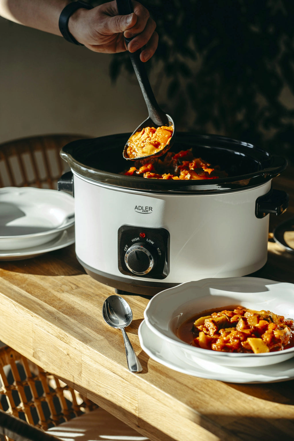 ADLER SLOW COOKER 5.8L WHITE